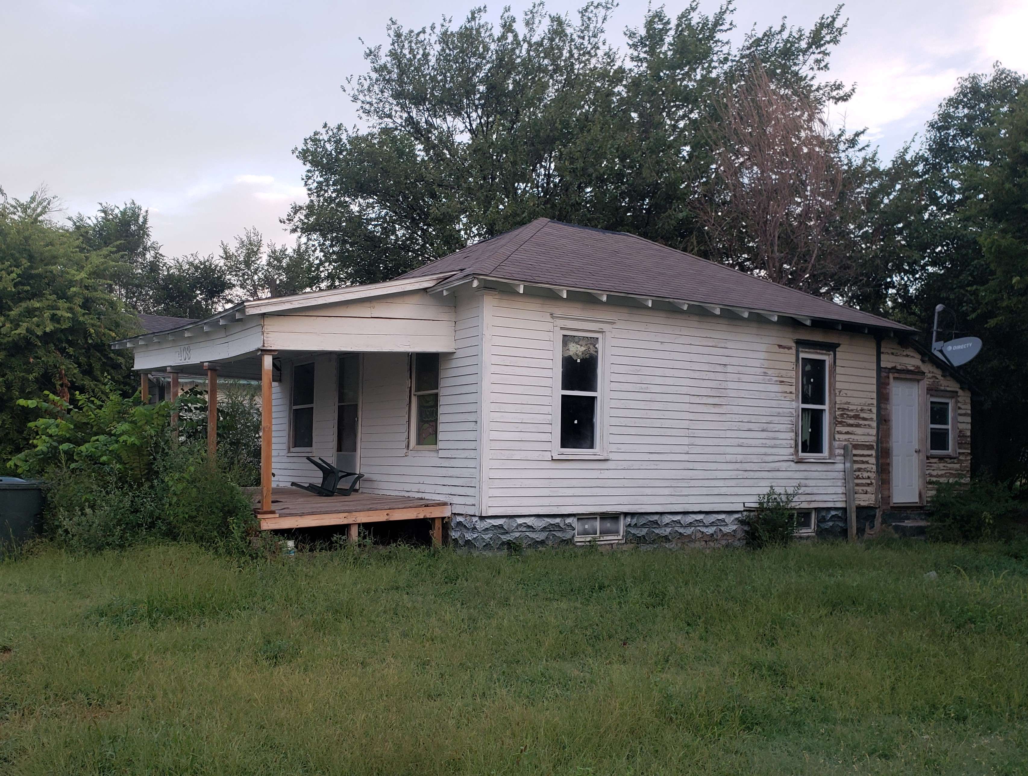 The Hoisington City Council voted 5-3 Monday night to seek bids to demolish a property at 408 E. First St.