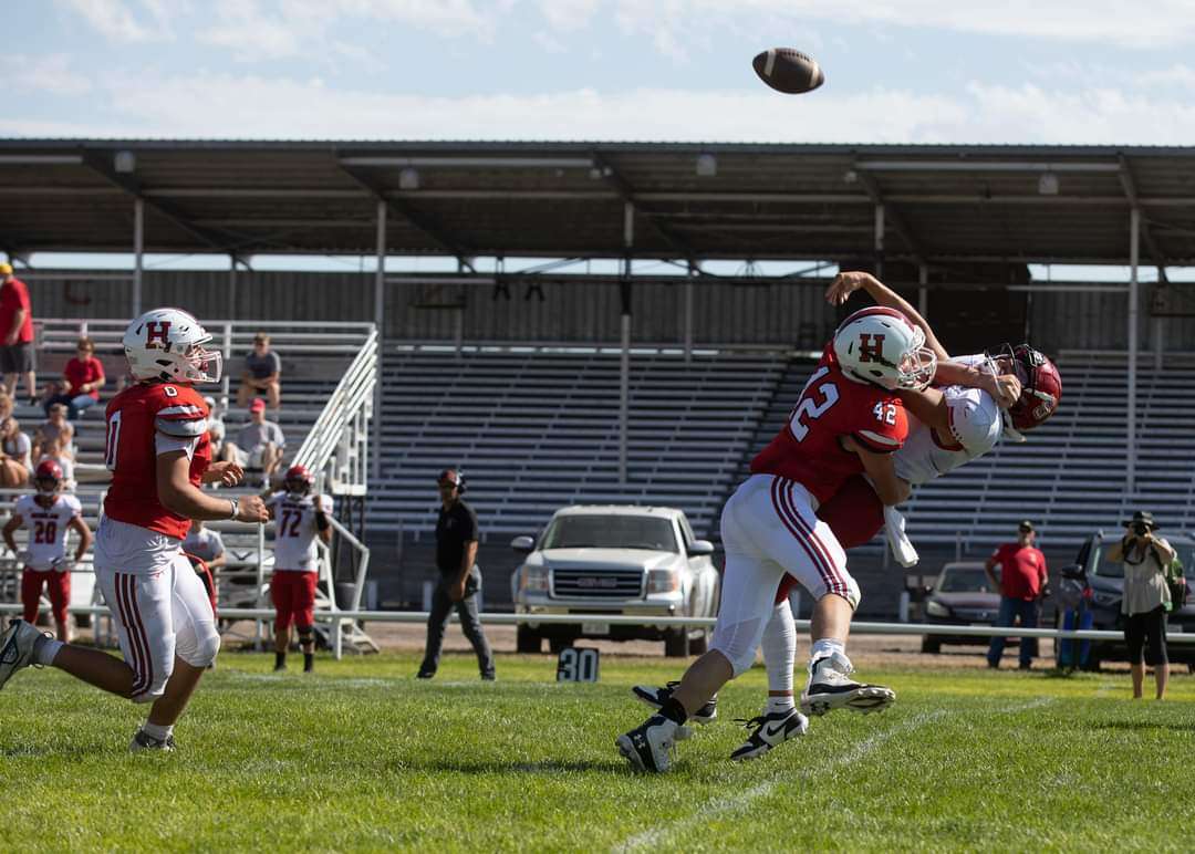 Gavin Bell puts pressure on Sutherland QB. Photo credit to Hemingford Public Schools.