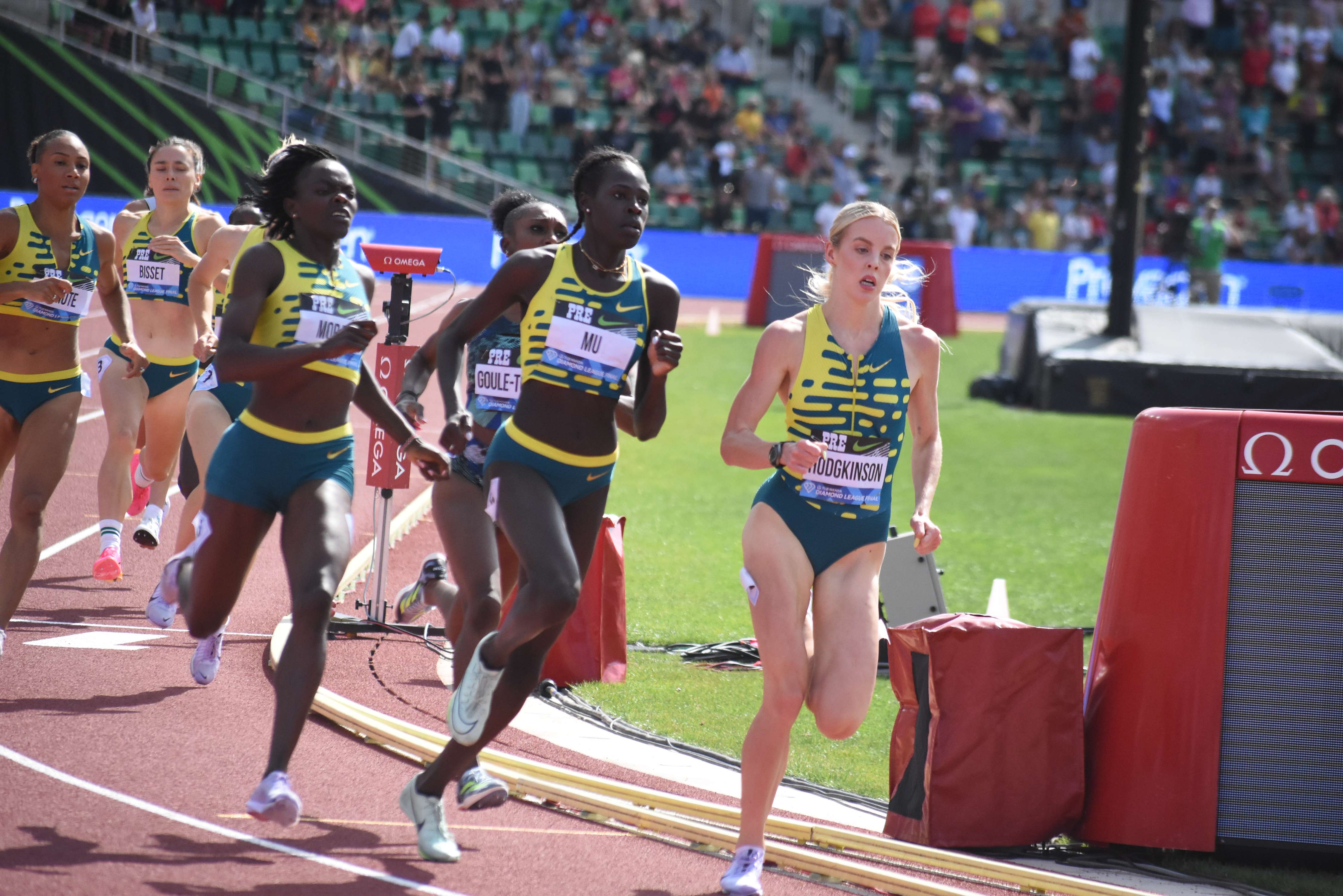 America's Athing Mu and Great Britain's Keely Hodgkinson went toe to toe in a loaded 800m event Sunday at the Prefontaine Classic in Eugene, Ore. Mu pulled ahead late for the win and a new American record.