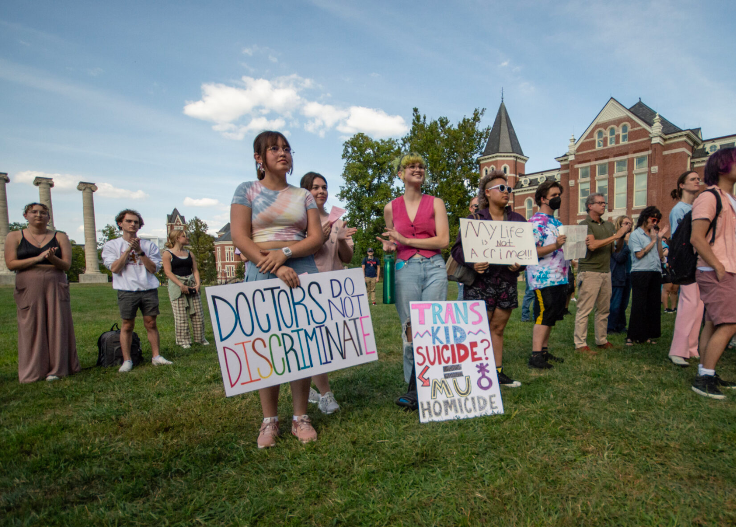 A group of over 200 protesting MU Health’s cancelation of transgender minors’ prescriptions begins a rally at the University of Missouri campus September 15 (Annelise Hanshaw/Missouri Independent).