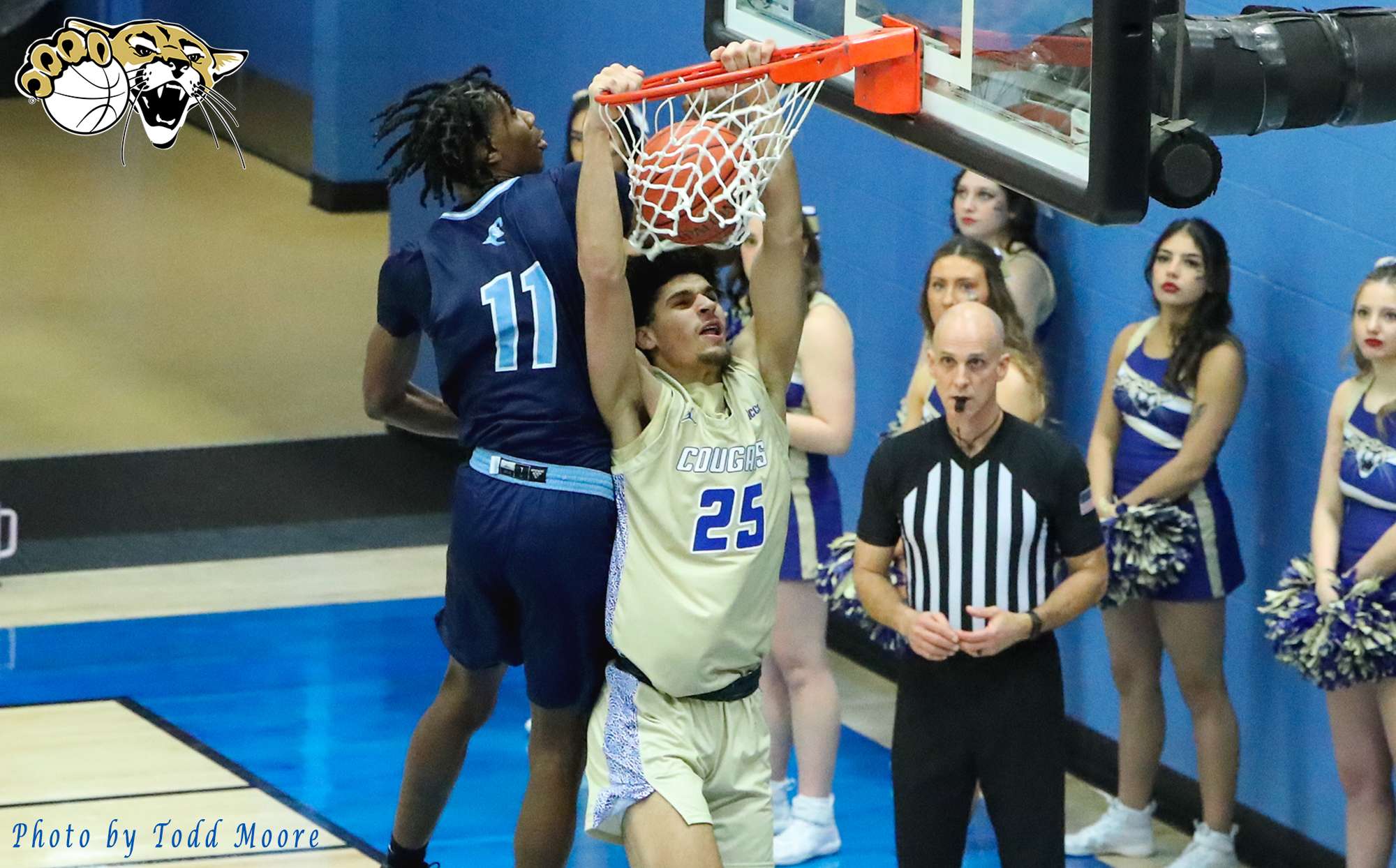 <b>Lajae Jones dunks in Saturday's home win over Colby-Photo by Todd Moore</b><br>