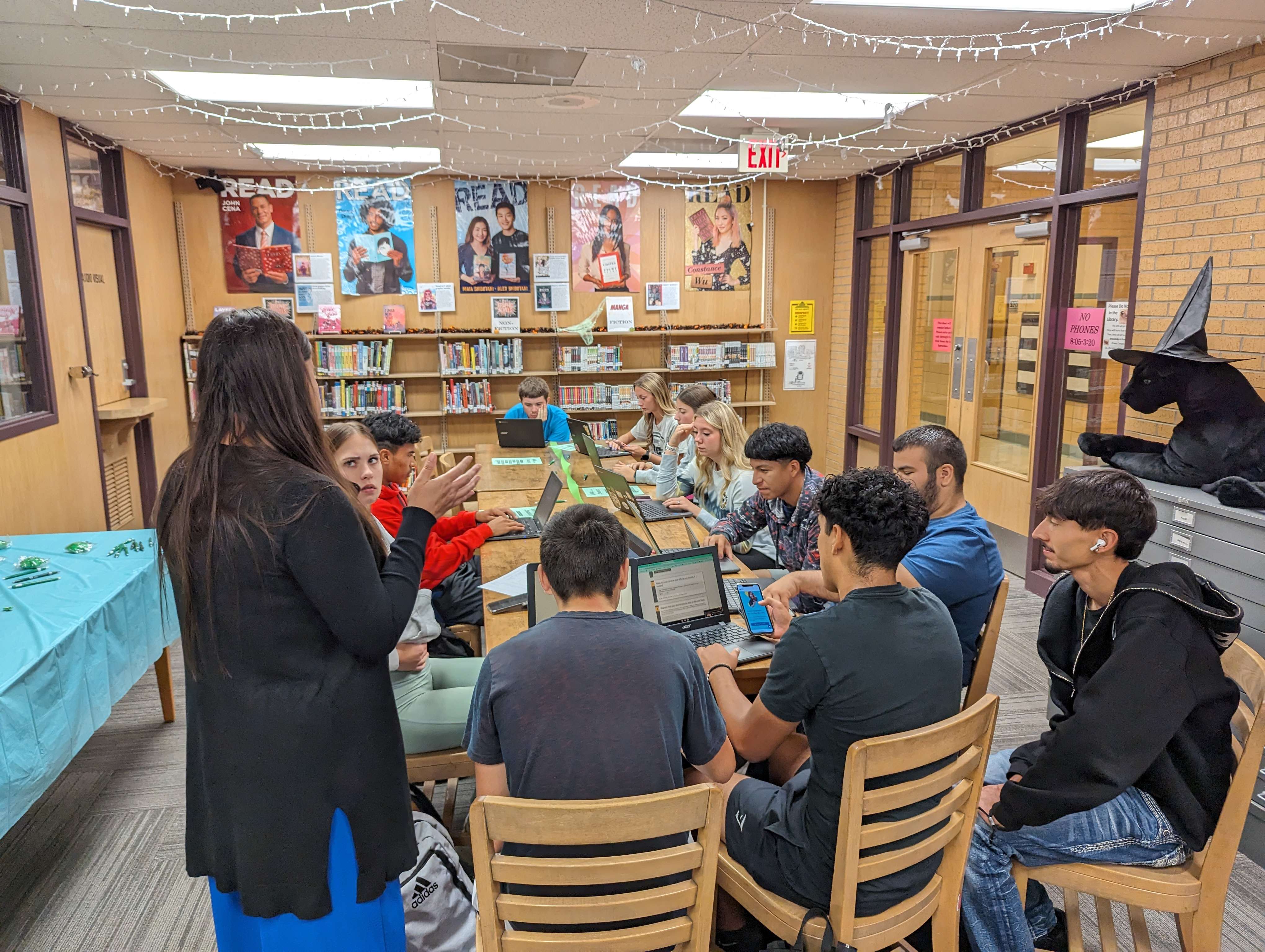 GBHS seniors worked hard at the library during the Apply KS event. These students are taking advantage of Kansas Apply Free Days to submit college applications with the support of school staff and college representatives.