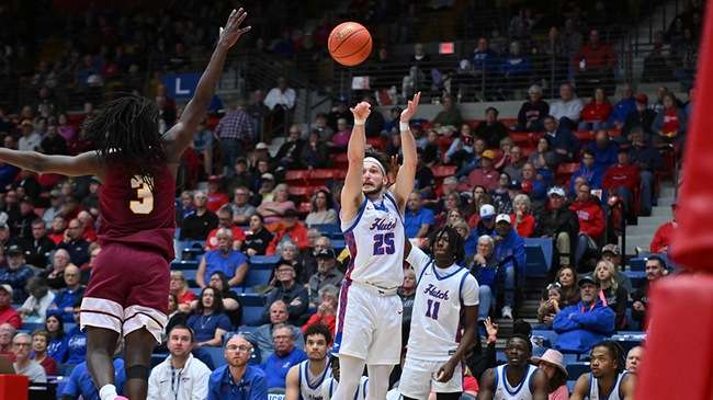 Kernan Bundy and the Blue Dragon men's basketball team plays Chipola in the second round of the NJCAA Tournament at 7:15 p.m. on Tuesday at the Sports Arena. (Andrew Carpenter/Digital Fox Photography)