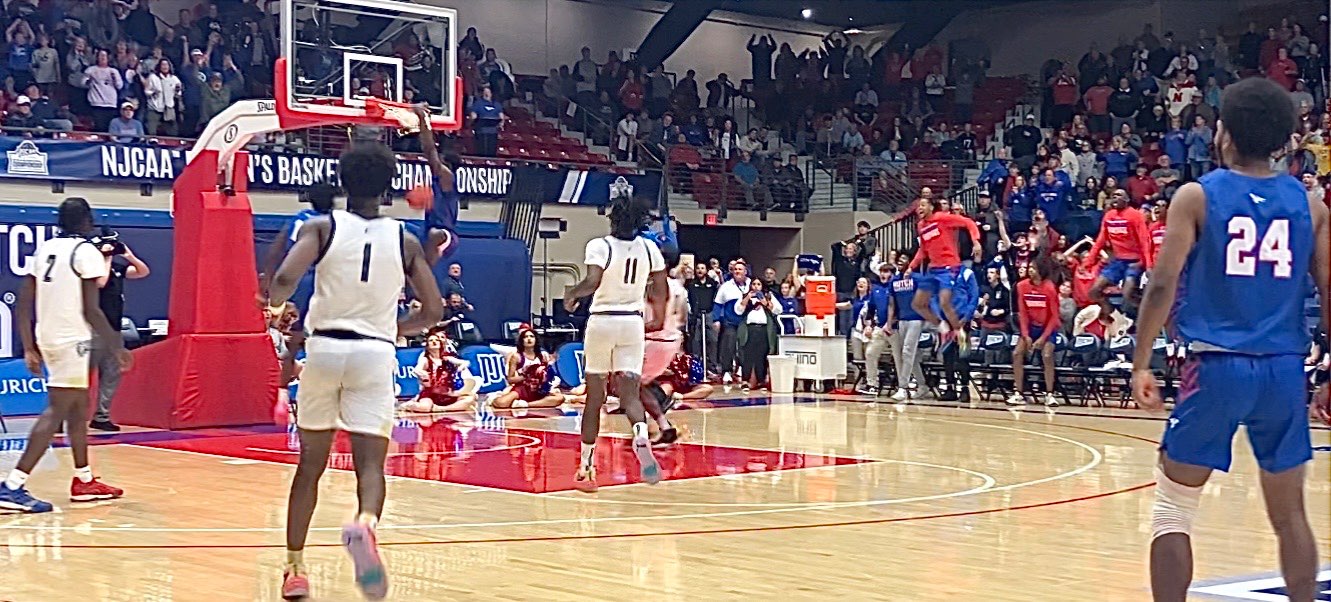 Sophomore forward Valentino Simon dunks in the final seconds of the Blue Dragons second round tournament game. Hutch beat Chipola 78-71 on Tuesday, March 26, 2024. Photo by Emmie Boese.