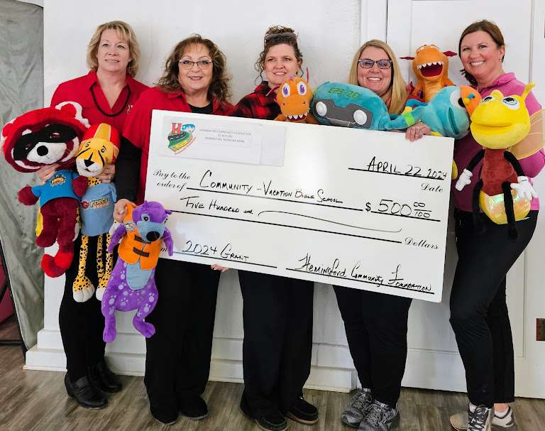 Tonya Mayer, Joni Jespersen, Tabi Prochazka, Jessica Davies, Kim Haas, various VBS characters