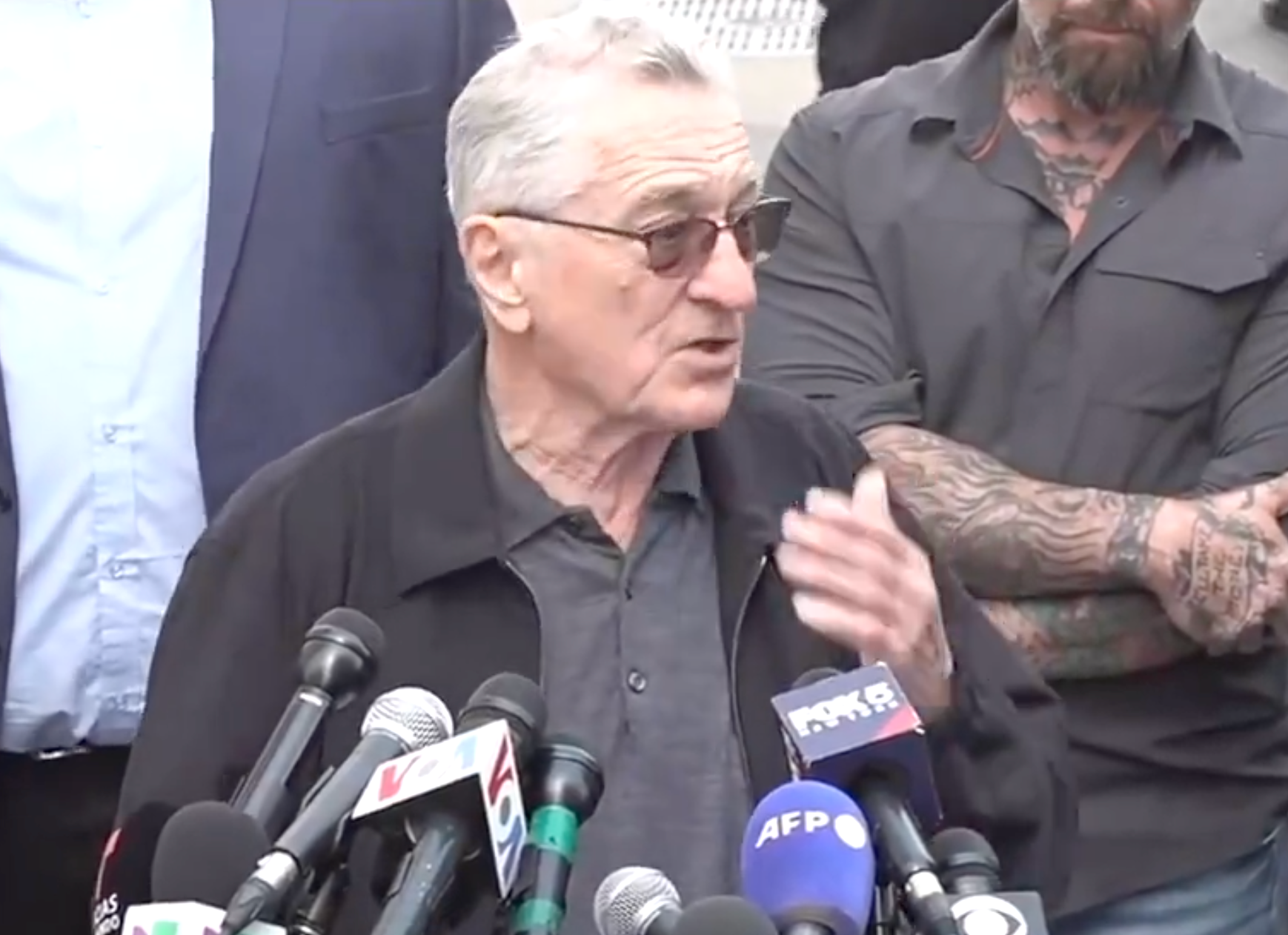 🎥Biden campaign sends Robert De Niro to Trump's trial