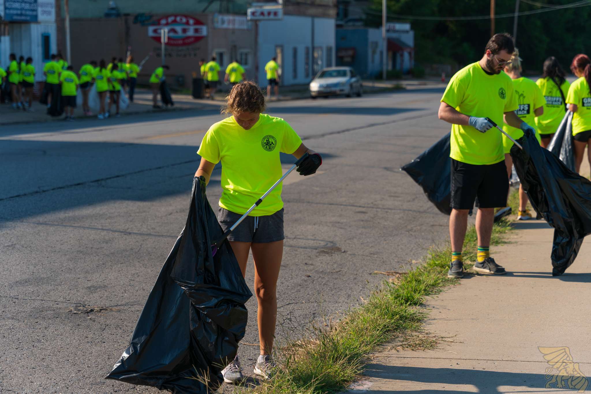 Missouri Western students pick up litter during the 2022 Griffs give back event/ Photo courtesy of Missouri Western State University