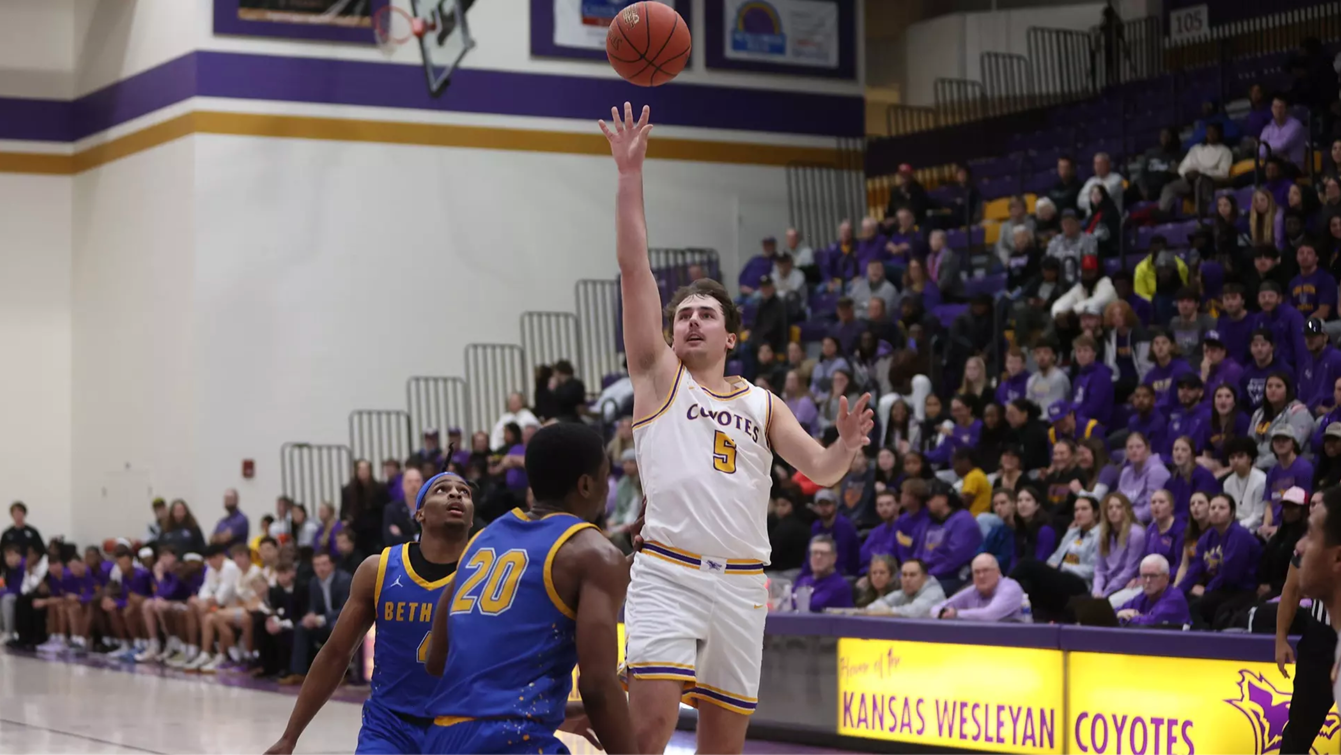 🏀 Hot shooting Coyotes cruise past Swedes 101-77