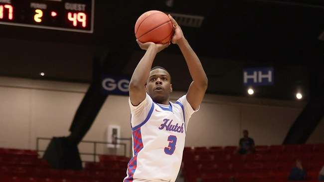Khalil Arnold and the Blue Dragon men's basketball team travels to play Colby at 7:30 p.m. Wednesday. (Paityn Kaminkow/Blue Dragon Sports Information)
