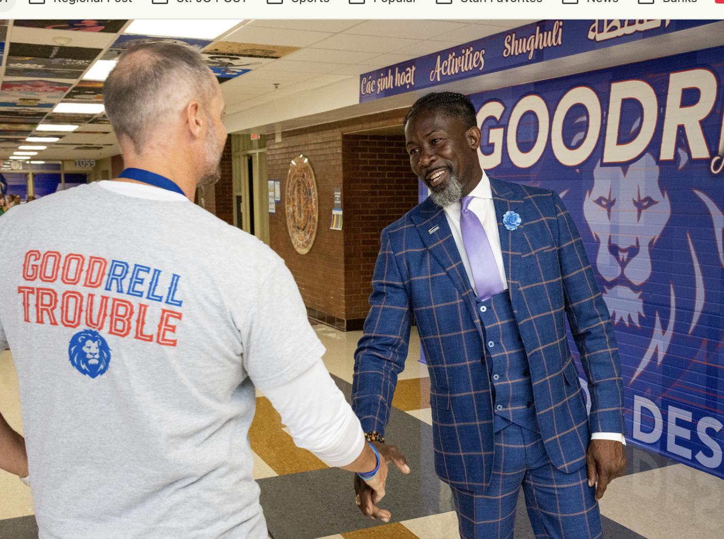  Des Moines Public Schools Superintendent Ian Roberts, right, greets students and staff on the first day of school at Goodrell Elementary on Aug. 25, 2025. (Photo by Jon Lemons/Courtesy of Des Moines Public Schools)