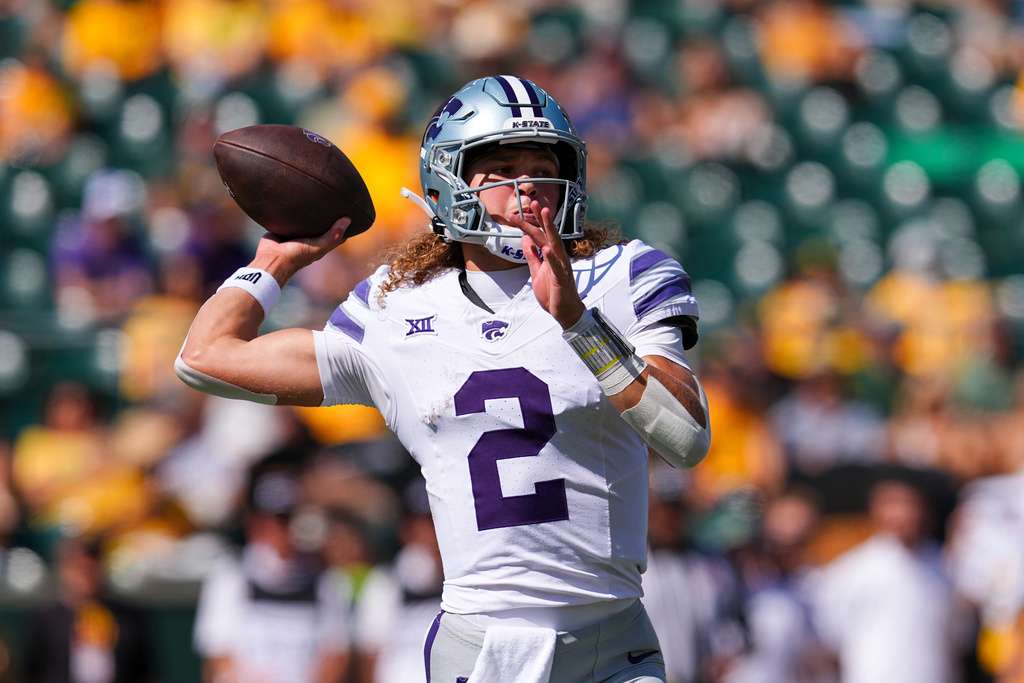 Kansas State quarterback Avery Johnson (2) throws a pass during the first half of an NCAA college football game against Baylor, Saturday, Oct. 4, 2025, in Waco, Texas. (AP Photo/Ronaldo Bolaños)