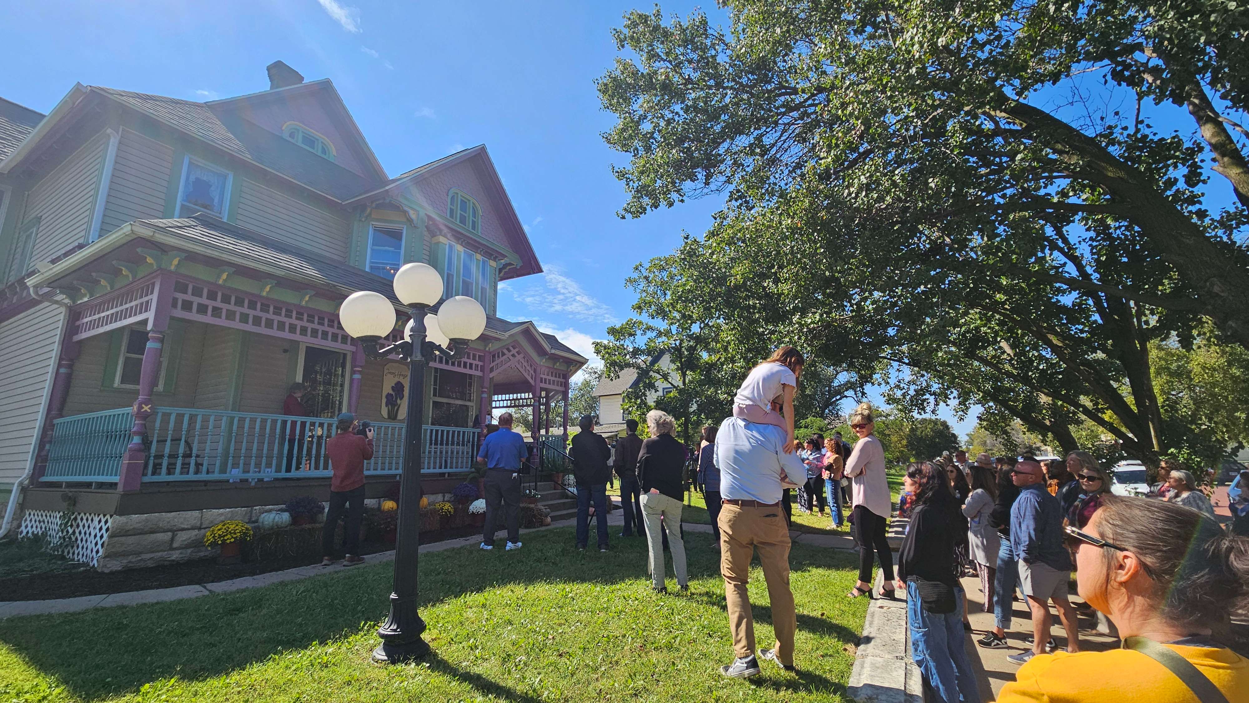 Jean's House ribbon cutting (Hutch Post photo)