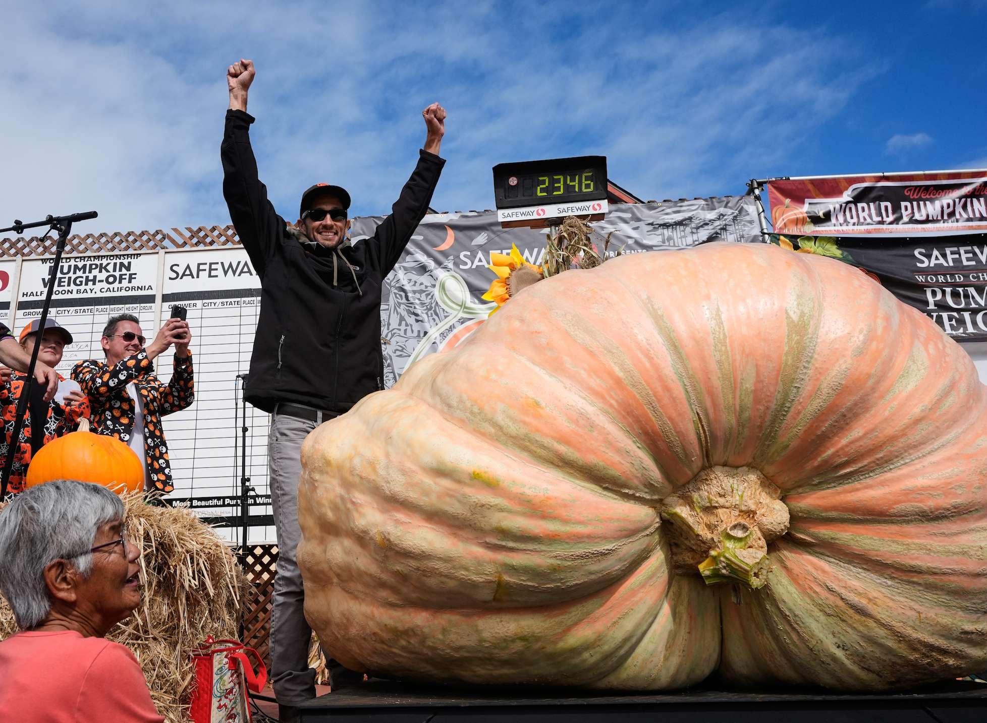 Brandon Dawson, center, celebrates after winning the Safeway 52nd annual World Championship Pumpkin Weigh-Off in Half Moon Bay, Calif., Monday, Oct. 13, 2025. (AP Photo/Godofredo A. Vásquez)