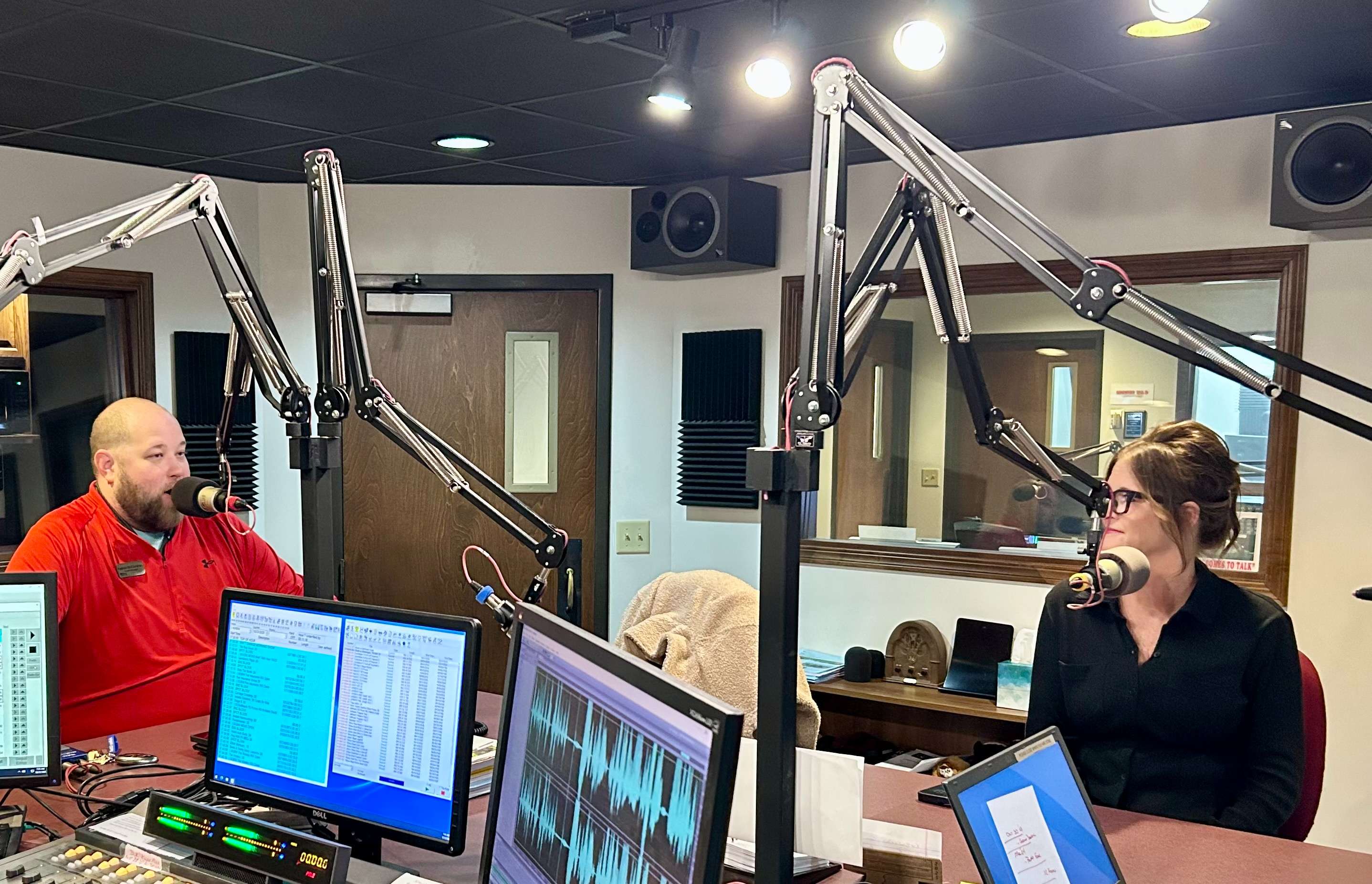 Nathan McClanahan (L), General Manager of the Hilton Garden Inn and LeAnn Cox of the Hutchinson/Reno County Chamber