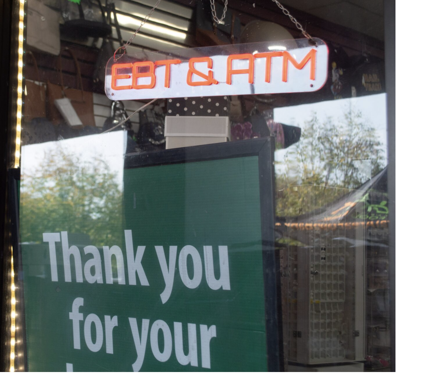  A sign in a convenience store along Barlowe Road in Hyattsville, Maryland, on Tuesday, Oct. 28, 2025, advertises that it accepts SNAP benefits. (Photo by Ashley Murray/States Newsroom)