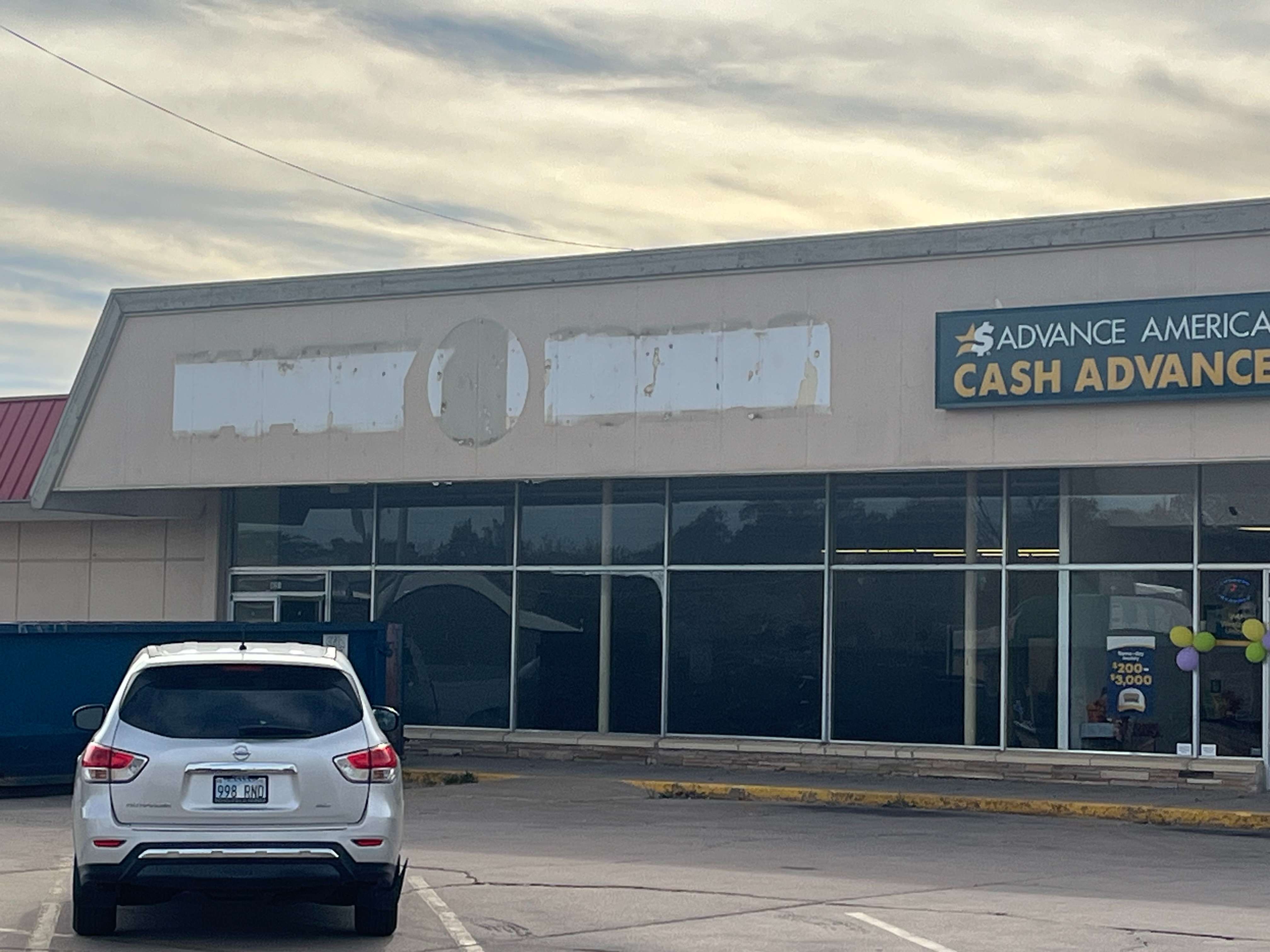 Work is underway at new location for the Food Bank of Reno County at Fourth and Severance (Hutch Post photo/Marc Jacobs)