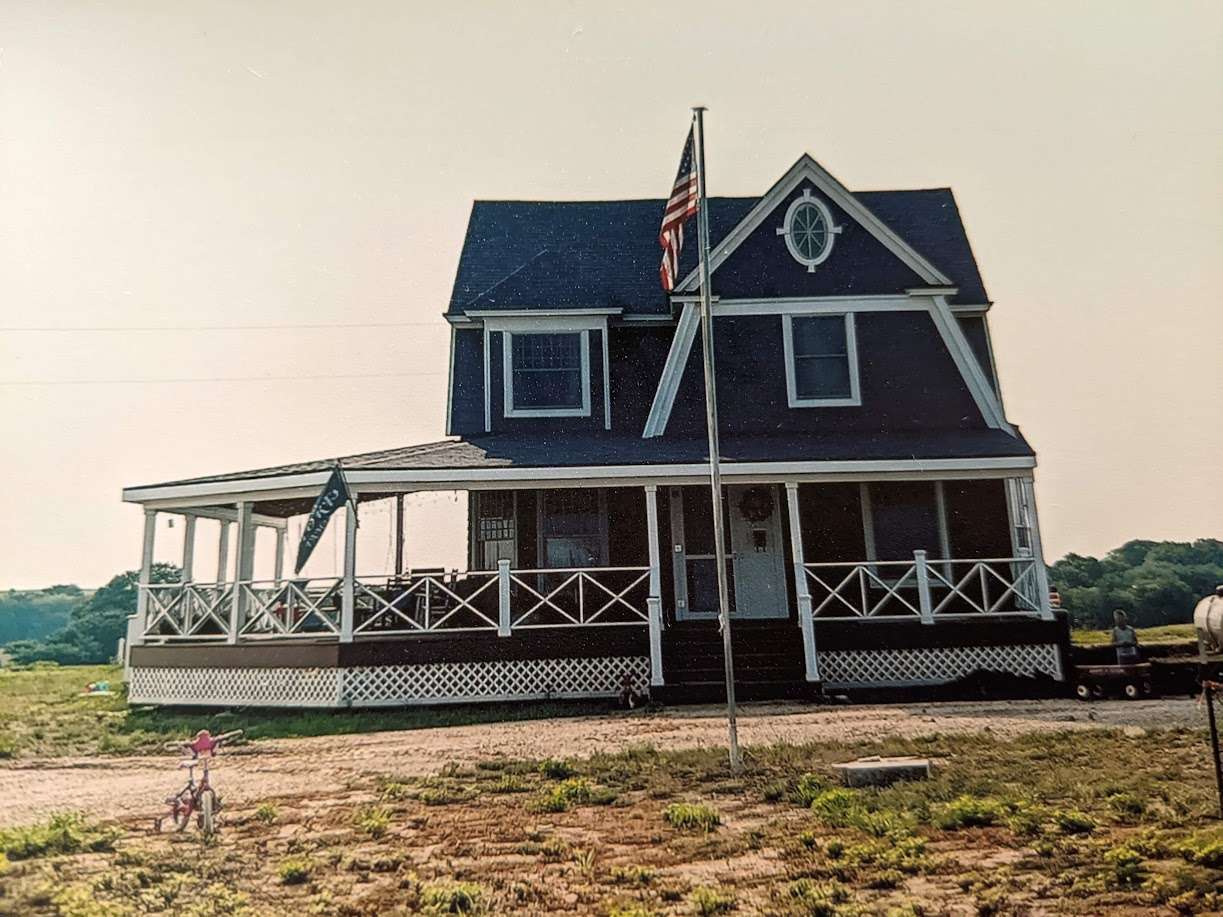 Eddie and Julie Flores. Courtesy of Kathie Crispin