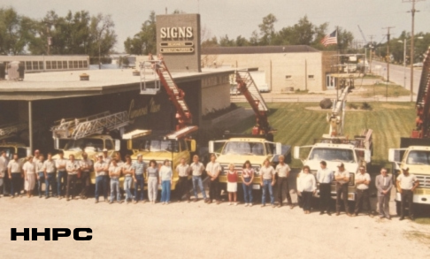 Luminous Neon - 1429 W. 4th  (building &amp; employees)  -  c. 1980. Courtesy of the Conard-Harmon Collection.