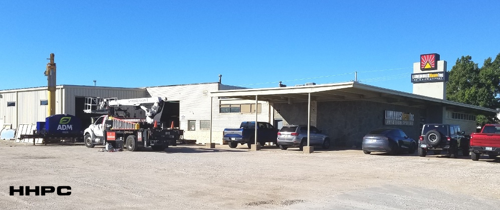 Luminous Neon - 1429 W. 4th - Oct. 16, 2025. Courtesy of the Conard-Harmon Collection.