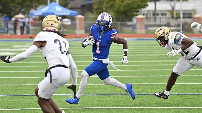 Receiver LT Robinson and the No. 1-ranked Blue Dragon football team meets Garden City in the final regular-season game of 2025 at Noon Saturday in Gowans Stadium. Check out a game preview. (Andrew Carpenter/Digital Fox Photography)