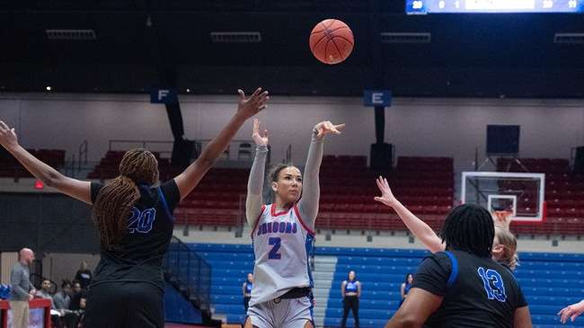 Sophomore Katie Duncan and the No. 20-ranked Blue Dragon women's basketball team play at Independence at 5:30 p.m. on Tuesday in Independence, KS. (Andrew Carpenter/Digital Fox Photography)