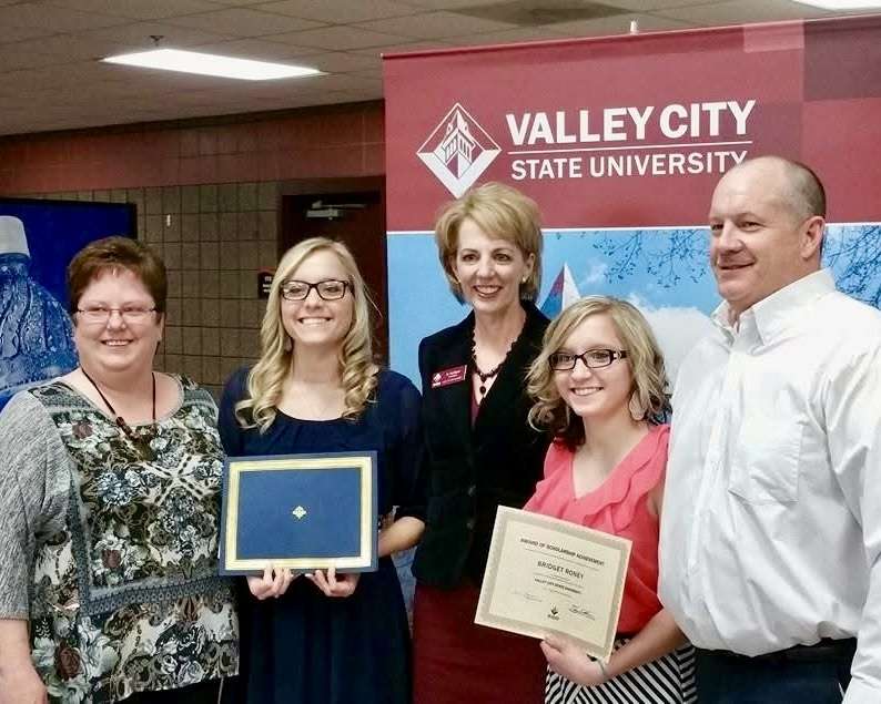 Tisa Mason welcoming a pair of freshmen to Valley City State University during her time as president there in 2015. Courtesy photo