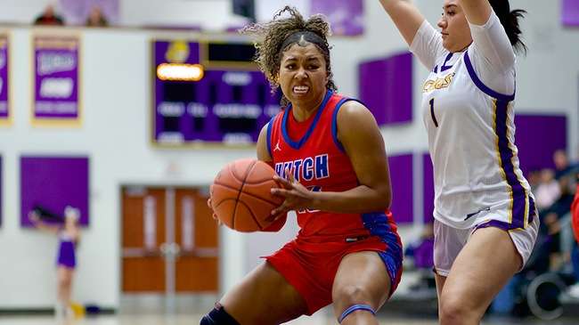 KaMyra Barber and the No. 18 Blue Dragon women's basketball team play Cloud County at 2 p.m. Saturday at the Sports Arena. (Sydney Holzrichter/Blue Dragon Sports Information)