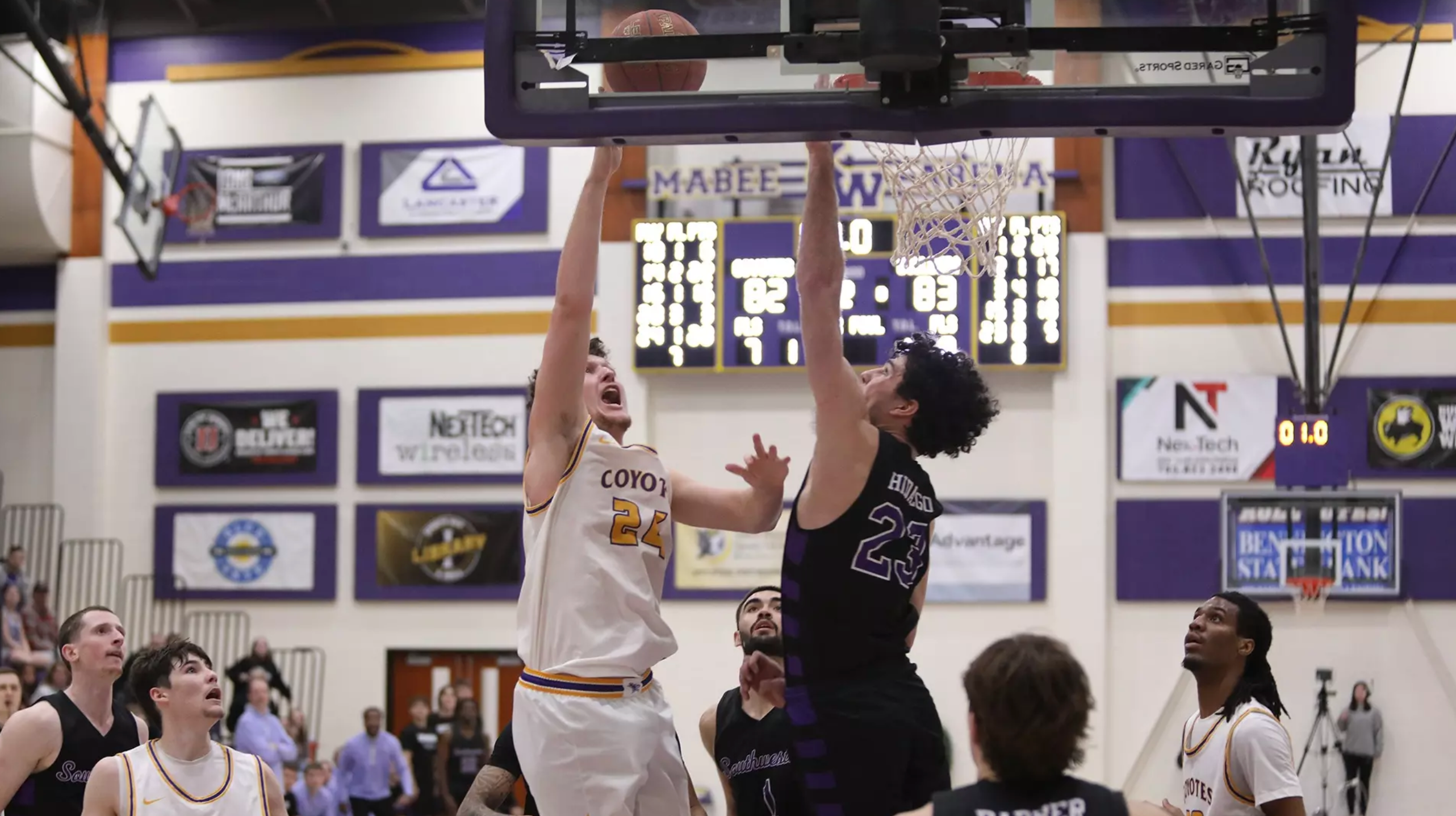Coyote Men's Basketball falls in controversial 83-82 game to Southwestern