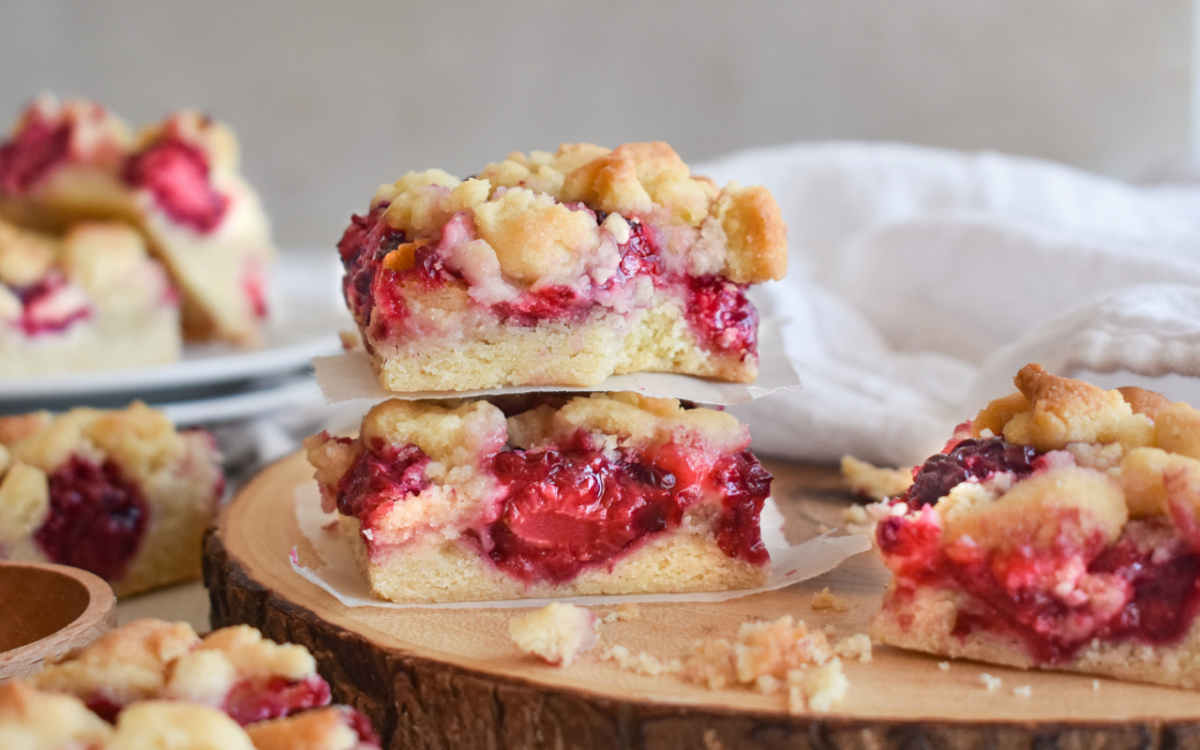 Blackberry Crumble Bars - EatWheat.org