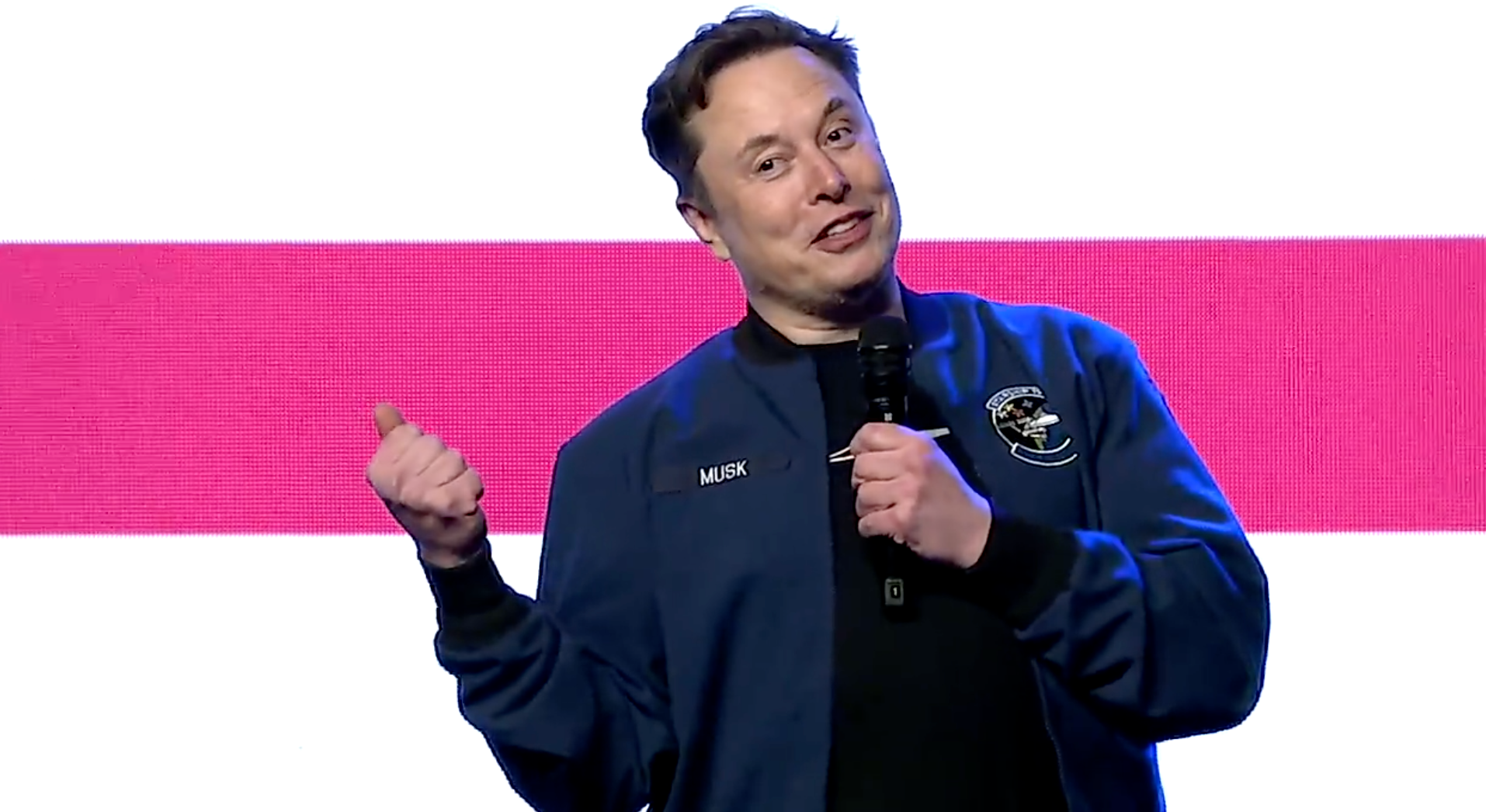 🎥Elon Musk hands out $1 million checks to voters ahead of important ...