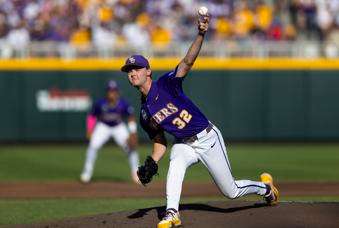 &nbsp;LSU starting pitcher Kade Anderson (32) throws against Coastal Carolina in the first inning of Game 1 of the NCAA College World Series baseball finals in Omaha, Neb., Saturday, June 21, 2025. (AP Photo/Rebecca S. Gratz)