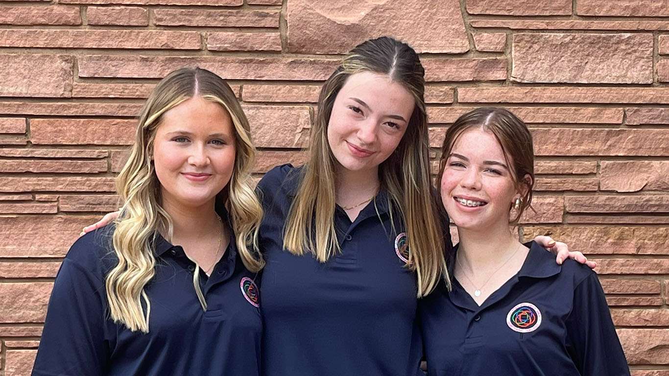Ellie Anderson (L), Evonna Dawson, and Sara Vennard 