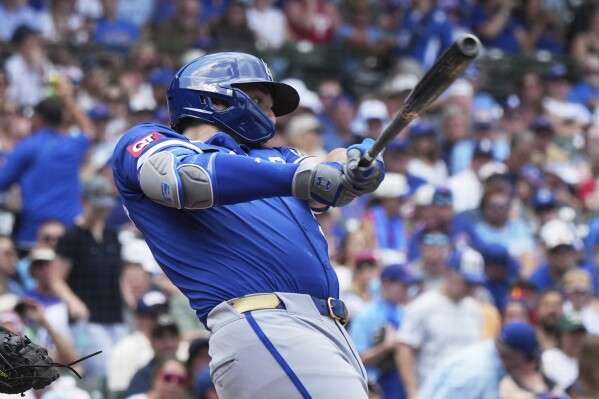 Kansas City Royals' Vinnie Pasquantino hits a two-run home run during the first inning of a baseball game against the Chicago Cubs in Chicago, Wednesday, July 23, 2025. (AP Photo/Nam Y. Huh)