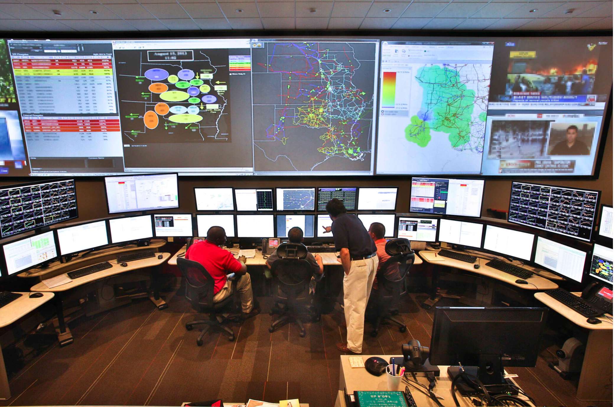 Staff in Southwest Power Pool’s coordination center continuously monitor the power grid, weather conditions and other factors that affect the delivery of electricity. (Southwest Power Pool)