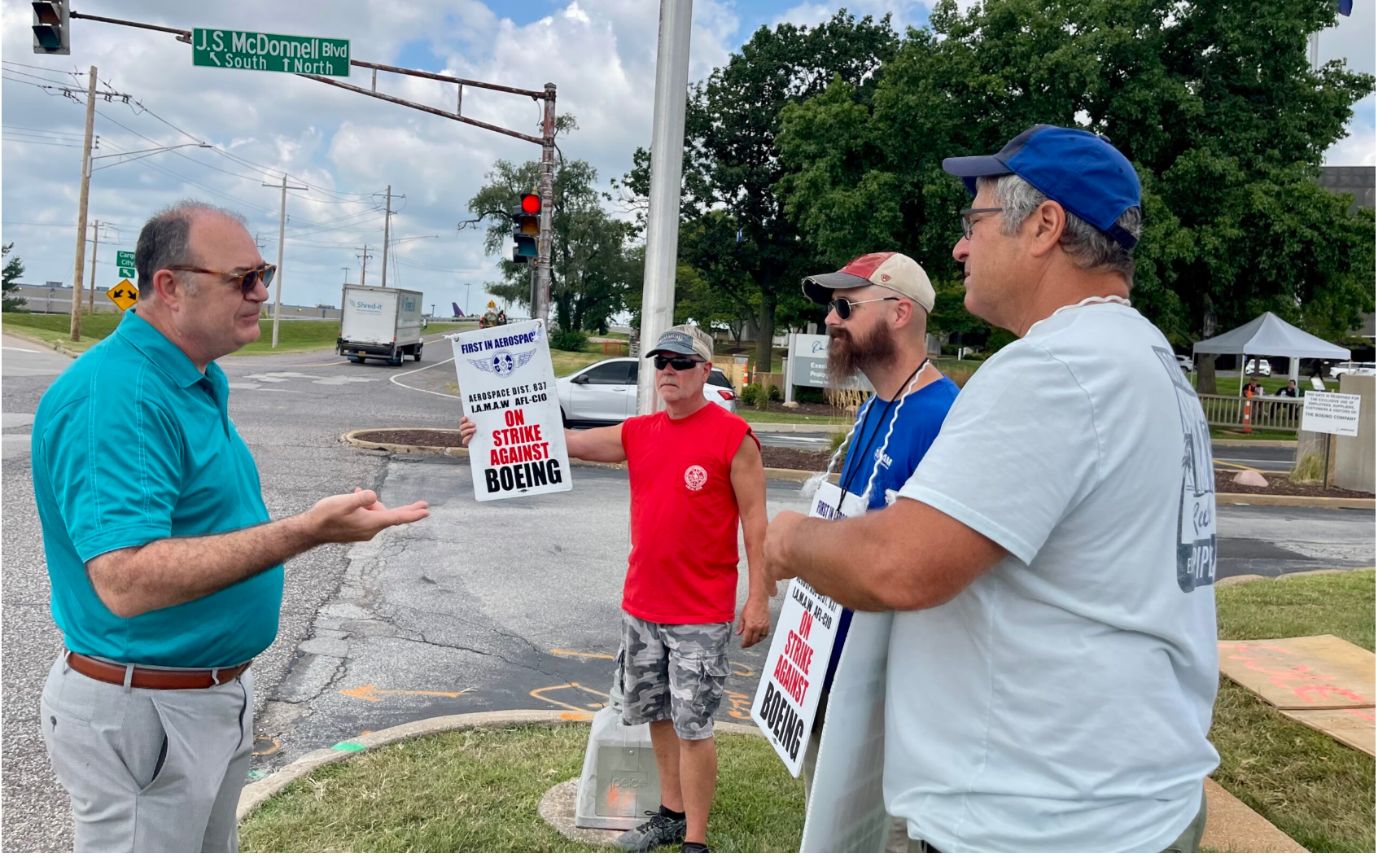  Missouri Democratic state Rep. Doug Clemens of St. Ann spoke with Boeing employees on strike on Aug. 5 outside of company facility in Berkeley  (Rebecca Rivas/Missouri Independent).