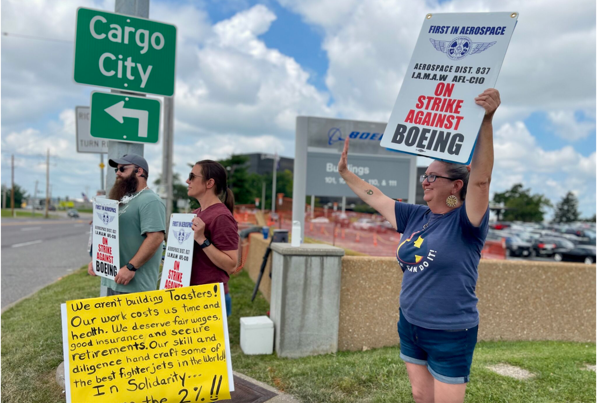  Mechanical engineer Christy Williams strikes outside of her employer, Boeing aerospace company, in Berkeley, Mo. She joined 3,200 other union members of the International Association of Machinists and Aerospace Workers who went on strike at midnight on Sunday to get better wages and retirement plans (Rebecca Rivas/Missouri Independent).