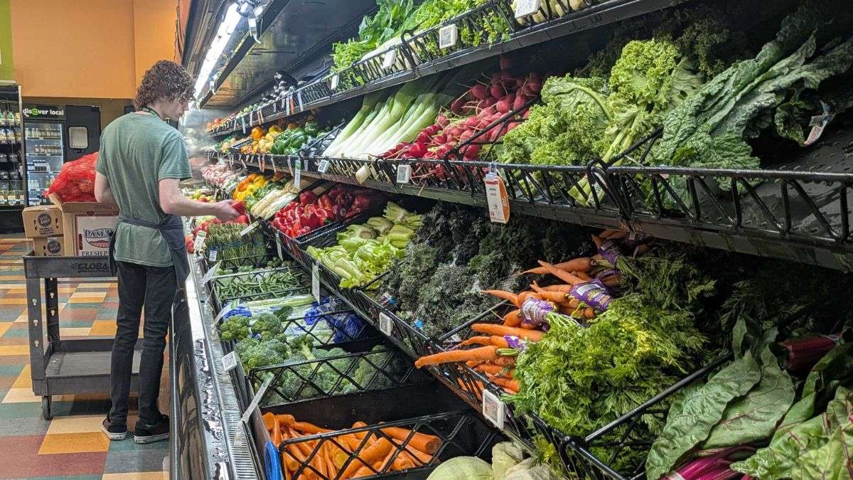 Cuts to federal food assistance will hurt local grocery stores, experts say. Photo by Blaise Mesa/The Beacon
