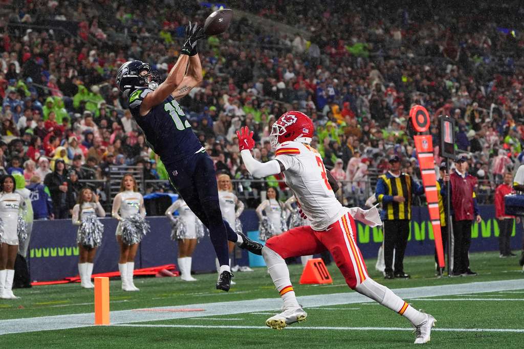 Seattle Seahawks wide receiver Jake Bobo (19) makes a touchdown catch as Kansas City Chiefs cornerback Joshua Williams (2) defends during the first half of an NFL preseason football game Friday, Aug. 15, 2025, in Seattle. (AP Photo/Lindsey Wasson)