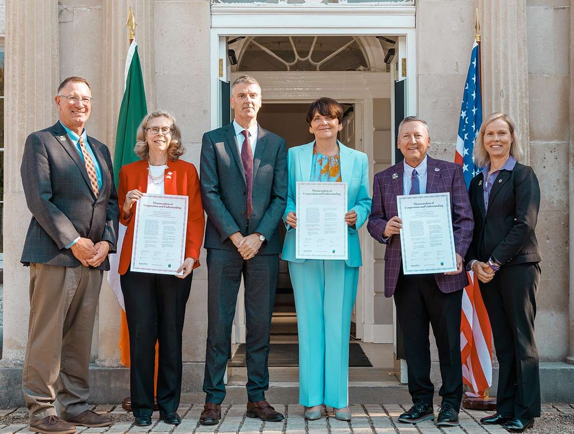 Kansas State University, Iowa State University and University College Dublin signed a Memorandum of Cooperation and Understanding at the One Health Ag Tech Summit in Ireland. From left: Dan Grooms, the Dr. Stephen G. Juelsgaard Dean of Veterinary Medicine, and Wendy Wintersteen, president, Iowa State University; Rory Breathnach, head of the School of Veterinary Medicine, and Orla Feely, president, University College Dublin; and Richard Linton, president, and Beth Davis, interim dean of the College of Veterinary Medicine, Kansas State University. (Photo courtesy K-State News and Communications Services)