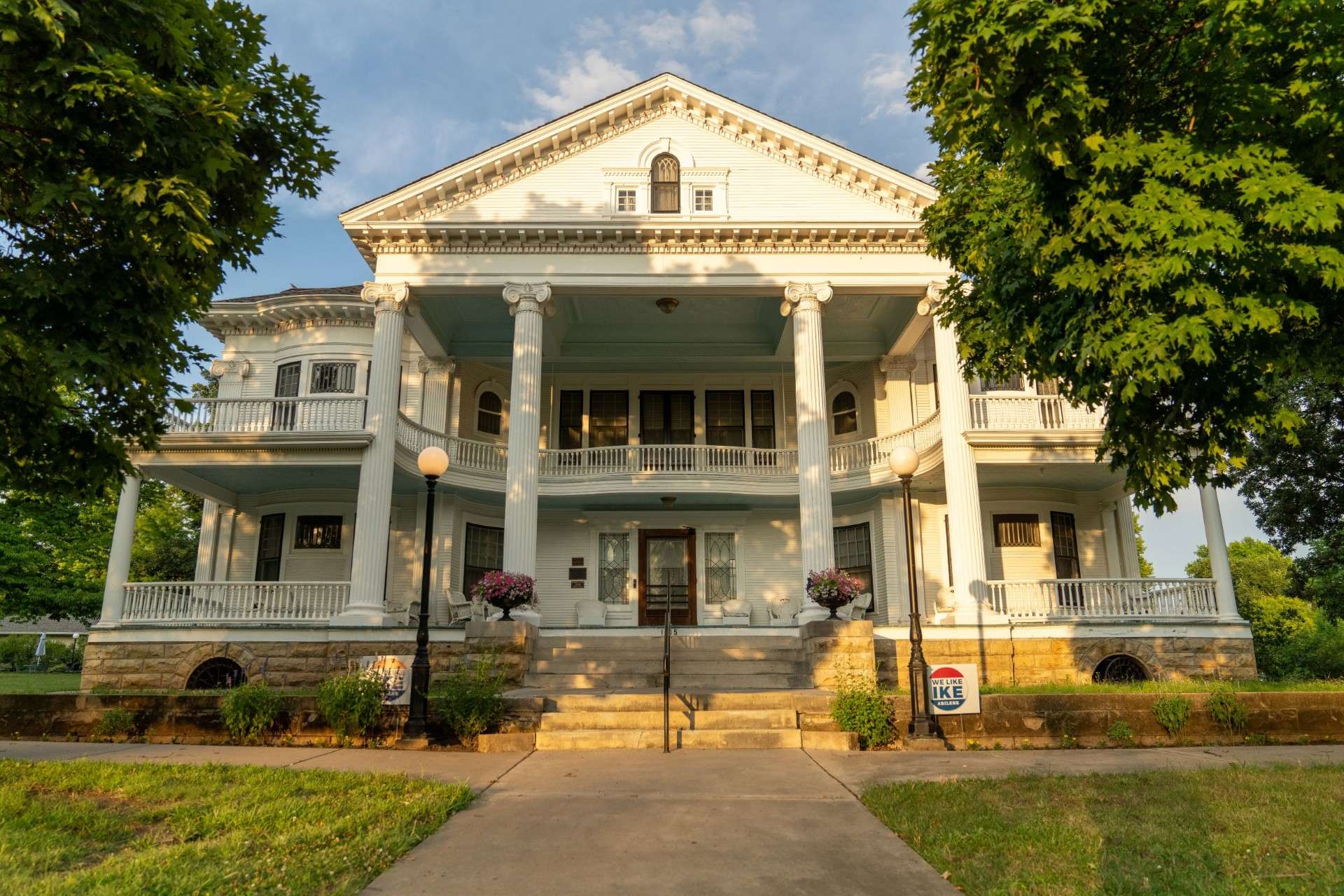 Historic Seelye Mansion, Abilene KS. Courtesy of Abilene Convention & Visitors Bureau