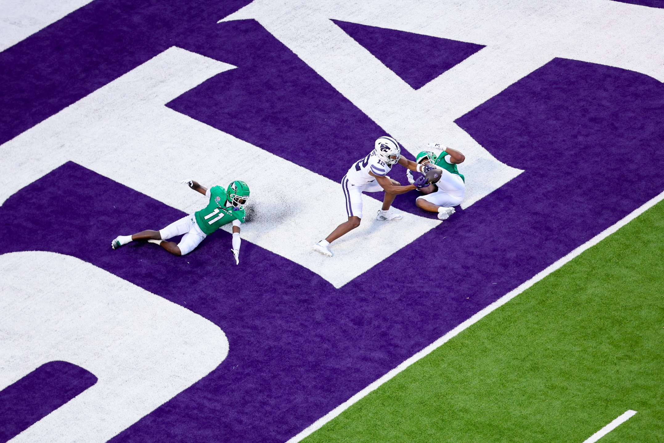 Jaron Tibbs catches a touchdown in the second quarter of Kansas State's 38-35 win over North Dakota/ Photo courtesy of K State Football on X