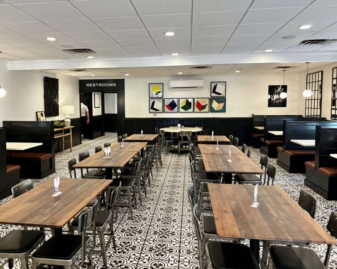 Seating area of Breaks Eatery & Bar in Hays. Photo by Tony Guerrero/Hays Post