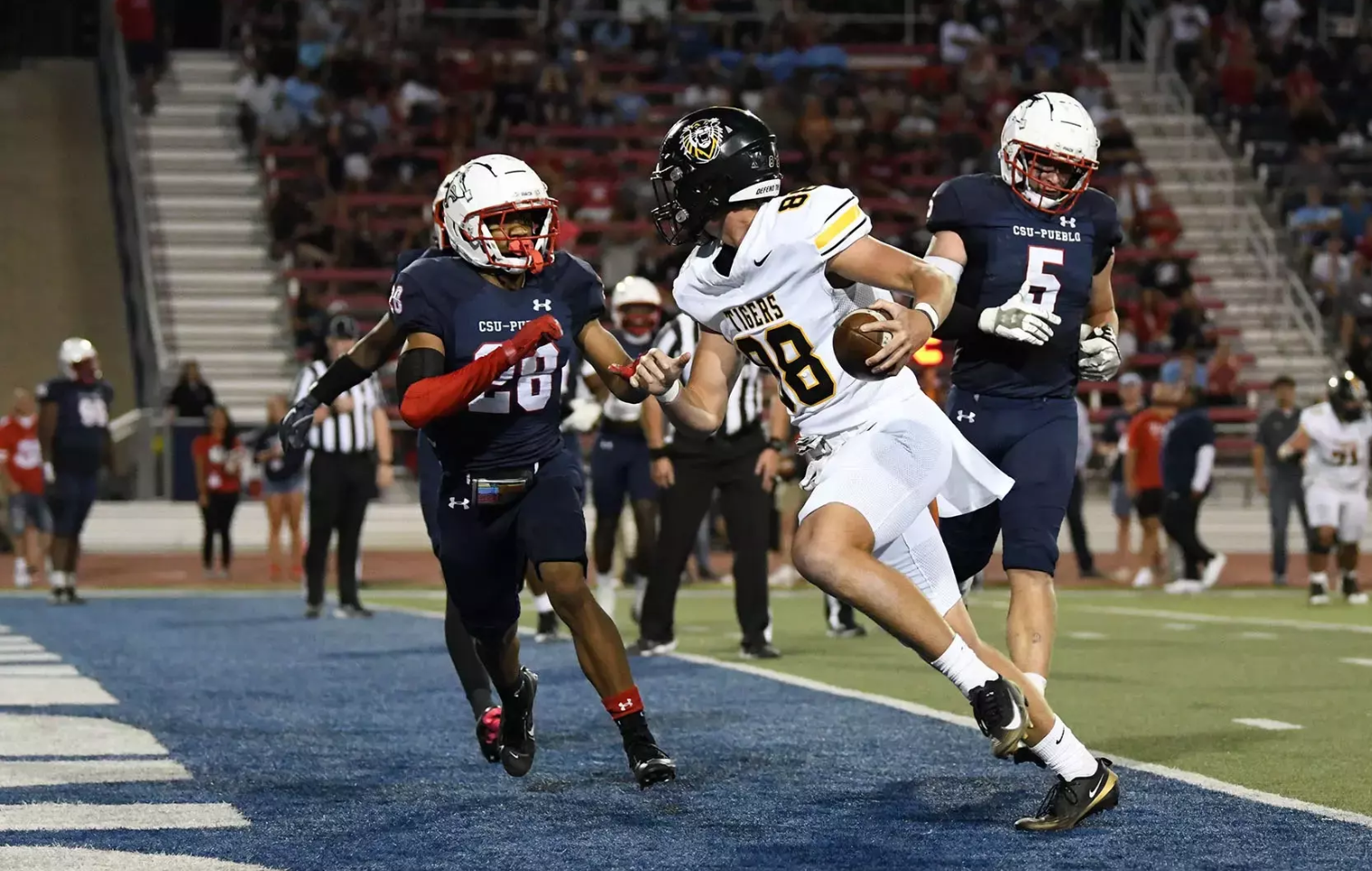 Fort Hays State tight end Noah McDoulett scores a touchdown on a fbotched field goal attempt on the final play of the second quarter against #5 CSU Pueblo on Thursday, September 4, 2025 in Pueblo, Colo. (Antonio Clark photo)