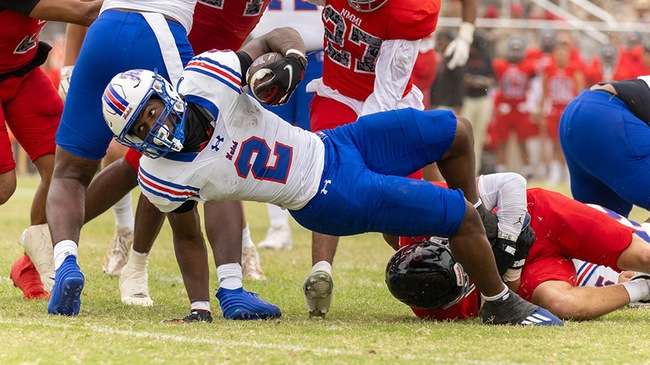Titus Petteway and the No. 1-ranked Blue Dragons play host to No. 2 Iowa Western at Noon Saturday at Gowans Stadium. (Sydney Holzrichter/Blue Dragon Sports Information)