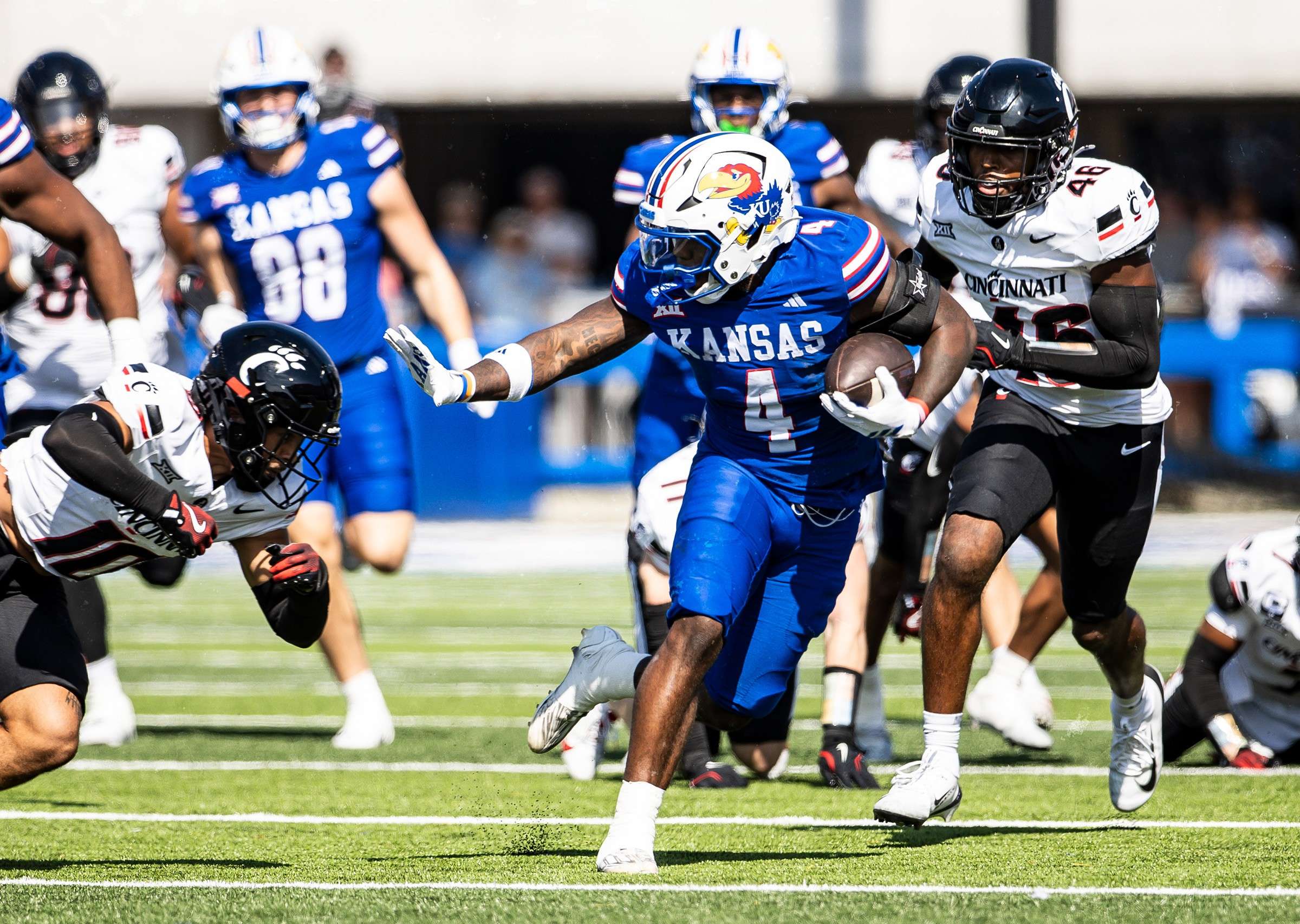 LeShon Williams (4) rushed 10 times for 64 yards, but a late score from Cincinnati handed Kansas their first Big 12 loss 37-34 on Saturday/ Photo courtesy of Kansas Football on X