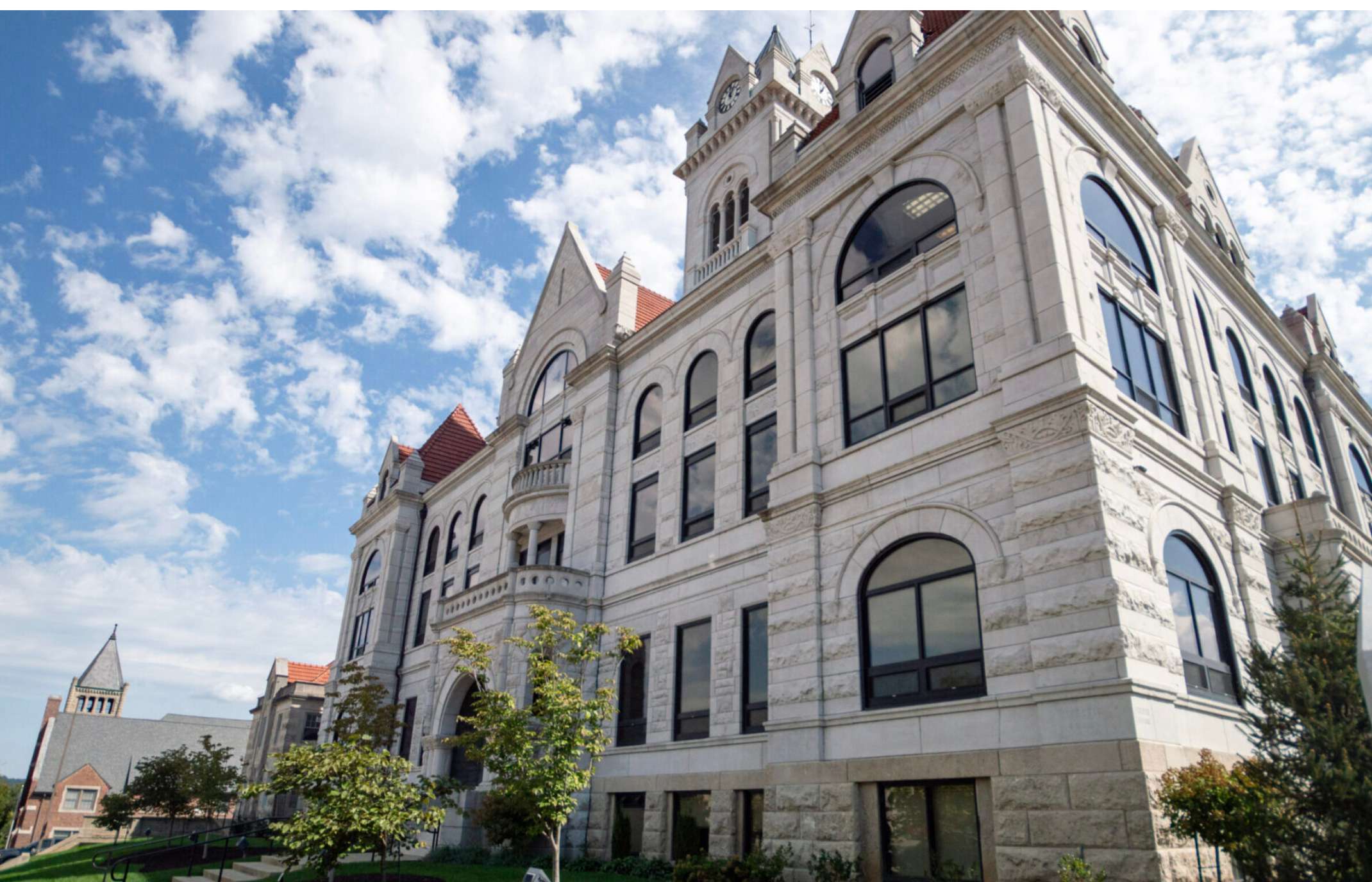  A lawsuit filed in Cole County Circuit Court Friday challenges a state law that could bring property tax caps to 97 Missouri counties (Annelise Hanshaw/Missouri Independent)