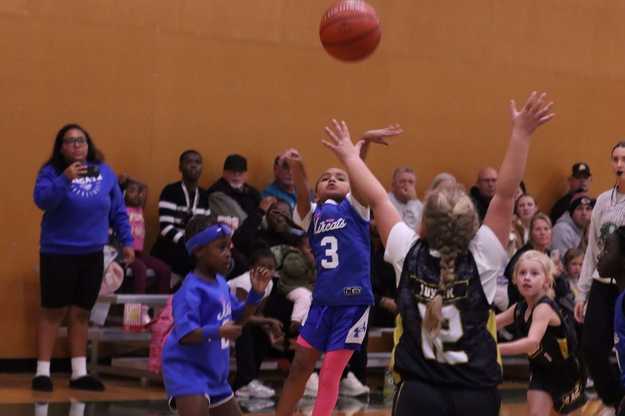 Mo Family Sports has launched the Mo Family Sports Assist Fund to help pay for registration fees for up to 100 kids to play youth basketball/ Photo courtesy of Mo Family Sports Facebook page