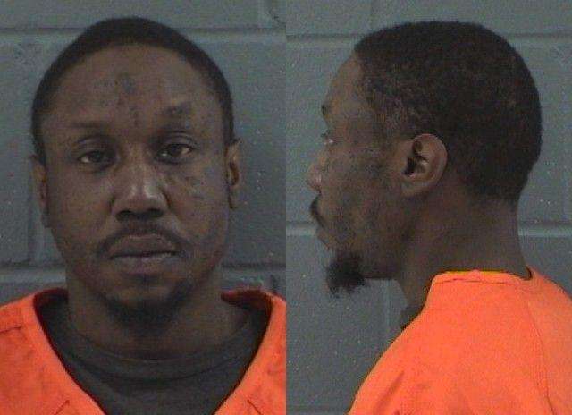 Devanta Walker, DUI - Liquor/Drugs; Cancelled/suspended/revoked driver's license; Failure to appear, arrested 01/01