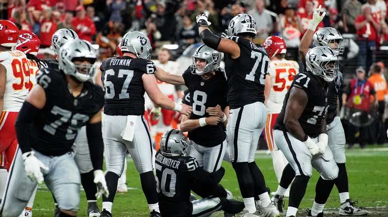 Las Vegas Raiders kicker Daniel Carlson (8) is congratulated by teammates after making a 60-yard field goal during the second half of an NFL football game against the Kansas City Chiefs Sunday, Jan. 4, 2026, in Las Vegas. (AP Photo/John Locher)