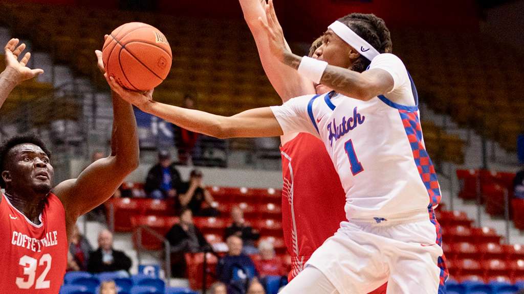 Kyrell Shaw scored 32 points to lead the Blue Dragon men's basketball team to a 93-77 victory over No. 18 Coffeyville on Wednesday at the Sports Arena. (Sydney Holzrichter/Blue Dragon Sports Information)